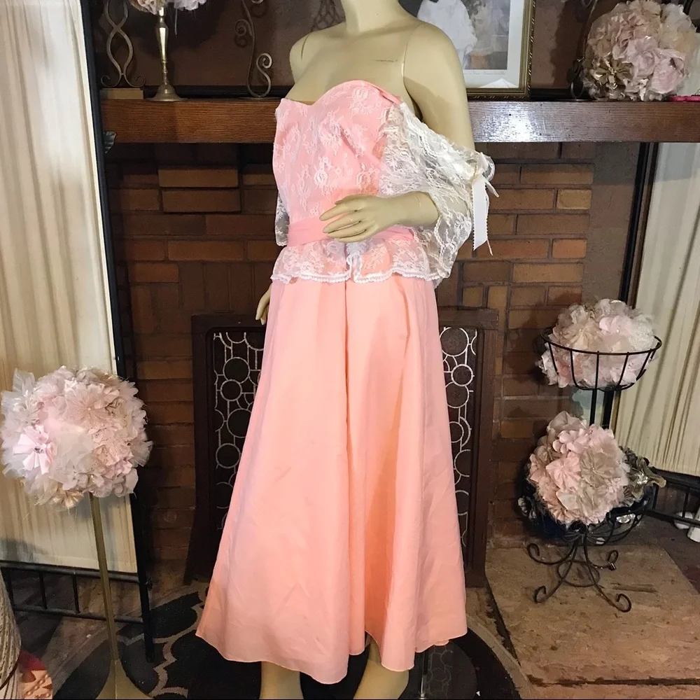 VINTAGE MID TO LATE 70'S PEACH OFF-THE-SHOULDER LACEY PARTY DRESS (M) - Picture 3 of 14